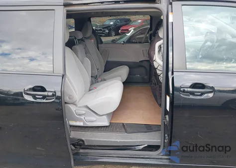 2018 Toyota Sienna Le 8 Passenger from USA, damaged, VIN 5TDKZ3DC0JS927664